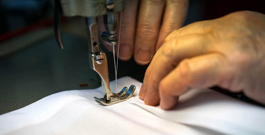 In guter alter Tradition entwerfen wir Ihnen ein persönliches Monogramm zunächst durch Handskizzen. 